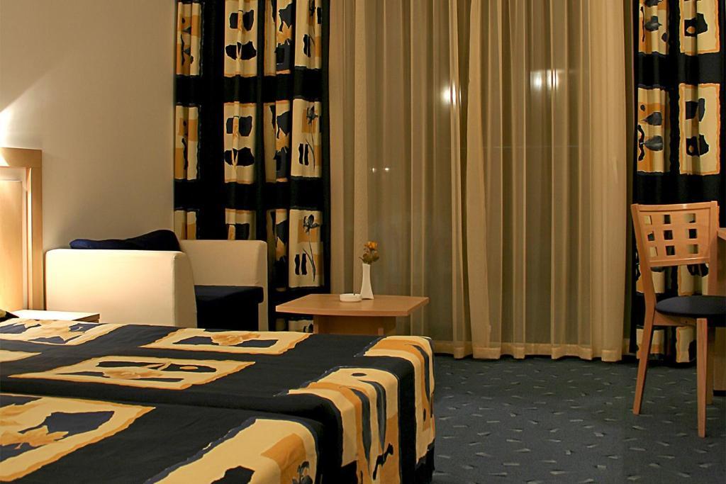 Aqua Azur Hotel Aziz Konstantin ve Elena Oda fotoğraf